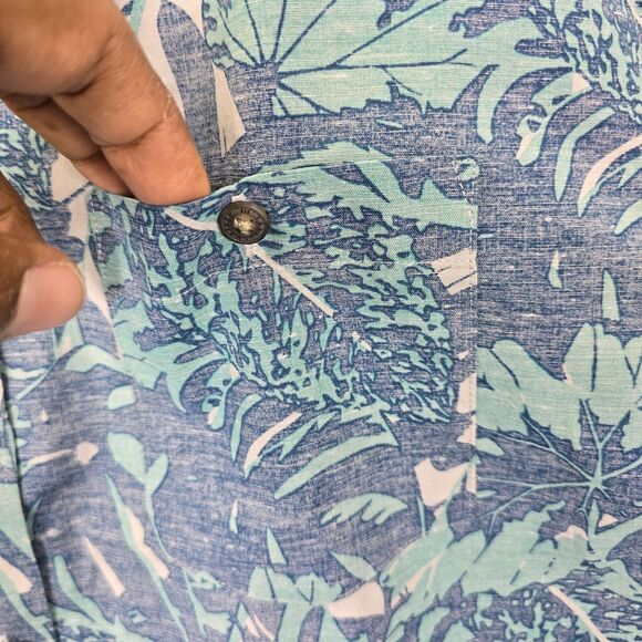 Travis Mathew Shirt Men's Blue Floral Hawaiian Button Shirt Golf Size XL - Picture 4 of 10